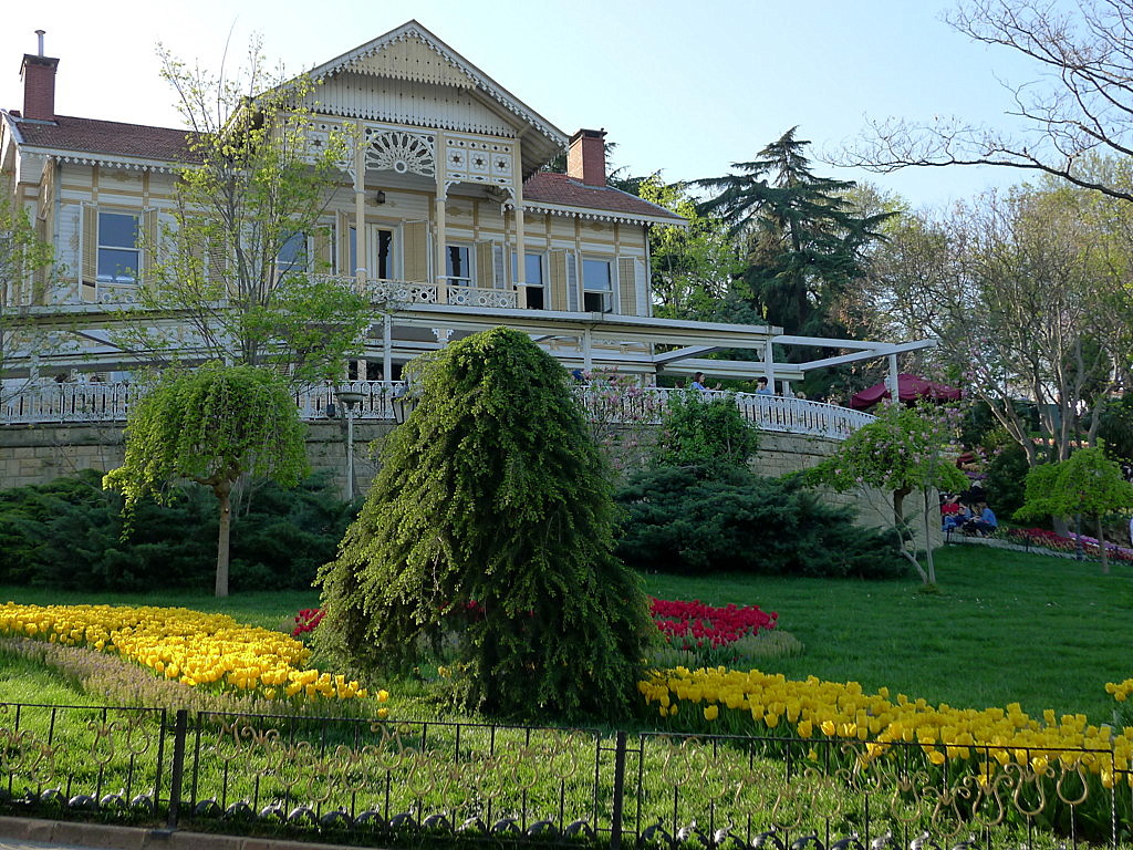 l Tulip time in Istanbul